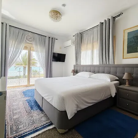 Beachfront 7 Bdr *