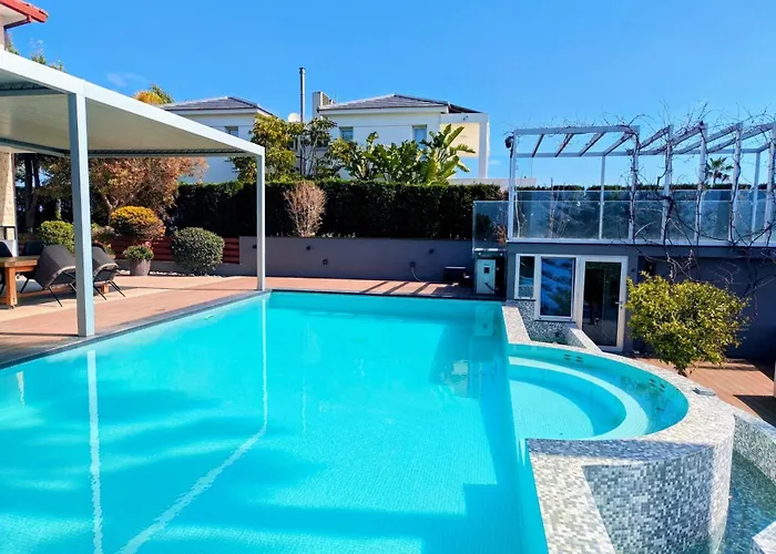 Beachfront 7 Bdr * شاطئ مازوتوس