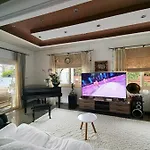 Beachfront 7 Bdr *