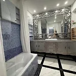 Beachfront 7 Bdr