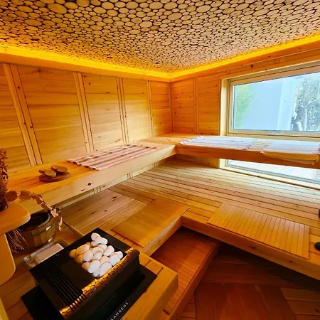7 Bdr With Heated Pool & *