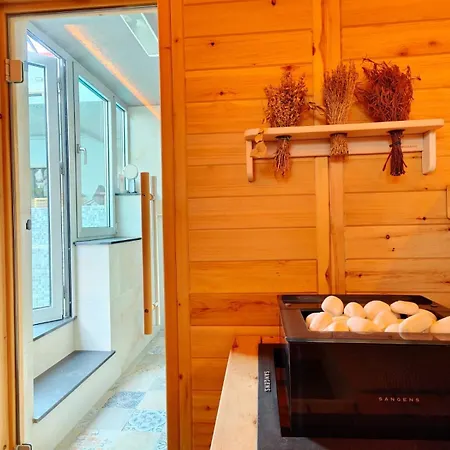 7 Bdr With Heated Pool & *