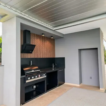 7 Bdr With Heated Pool & Villa *