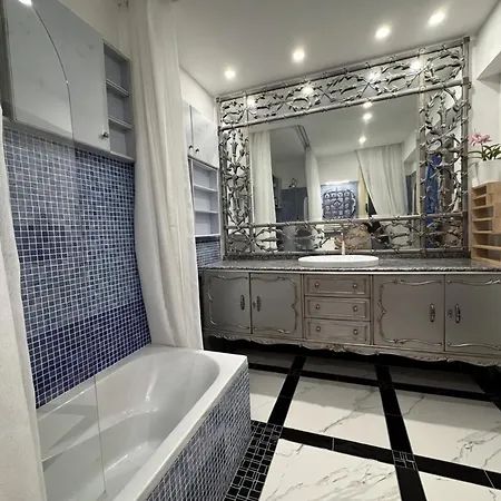 7 Bdr With Heated Pool &