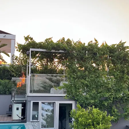 7 Bdr With Heated Pool &