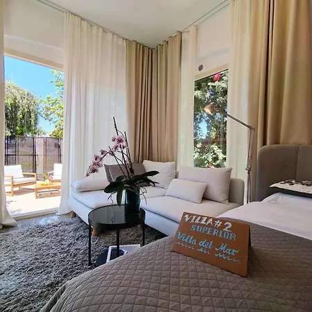 7 Bdr With Heated Pool & *