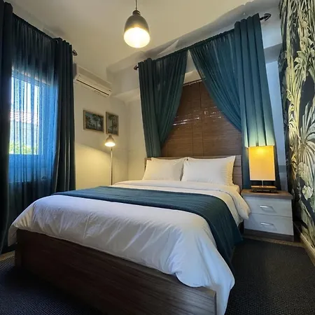 7 Bdr With Heated Pool &